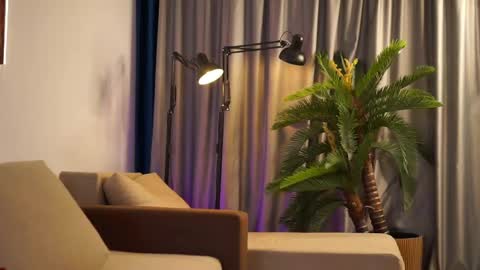 LisetteLuxe online show from April 18, 7:58 pm