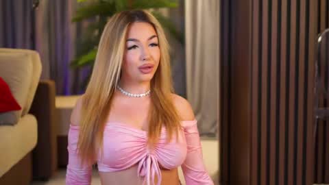 LisetteLuxe online show from April 10, 6:47 pm