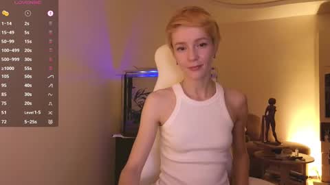 Snapshot of litllle_alis_a chatting on February 23, 6:29 pm Alisa online show from February 23, 6:29 pm