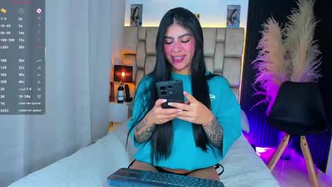 Sophie ---- connected from 1400 to 2100 Colombia time online show from June 3, 7:30 pm