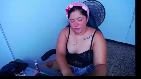 Snapshot of little_flower4you chatting on January 14, 7:21 pm mai rojas online show from January 14, 7:21 pm