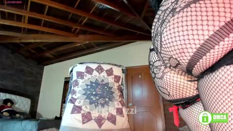 Izzi online show from February 19, 8:40 pm