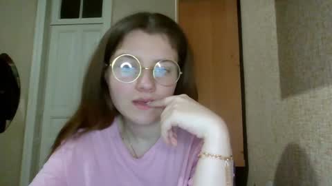 little_shygirl_ online show from March 12, 1:47 am