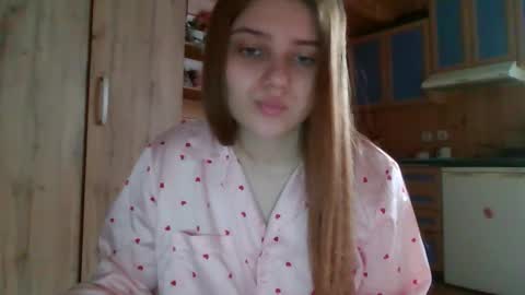 little_shygirl_ online show from November 12, 5:27 am
