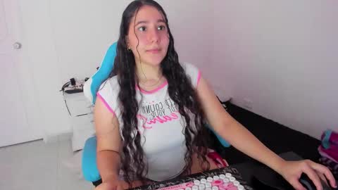 Laire  online show from November 30, 8:13 pm