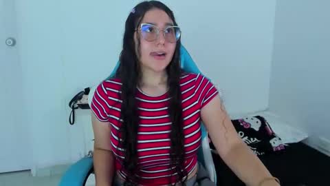 Laire  online show from November 23, 8:10 pm