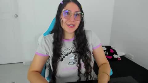 Laire  online show from November 26, 1:17 am