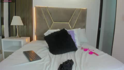 Molly online show from April 16, 8:08 pm