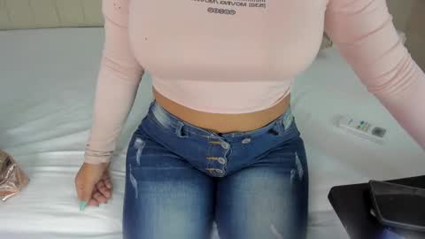 im olivia IG littleolivia01 online show from February 22, 11:46 am