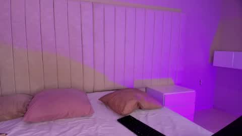 im olivia IG littleolivia01 online show from September 11, 2:17 pm