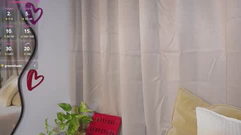 littletammy_ online show from December 16, 3:51 pm