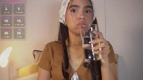 littletammy_ online show from March 12, 4:42 pm