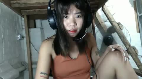 littleyazz_ online show from December 16, 7:00 pm