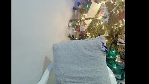 Snapshot of lizz1305 chatting on December 20, 2:38 pm lizz1305 online show from December 20, 2:38 pm