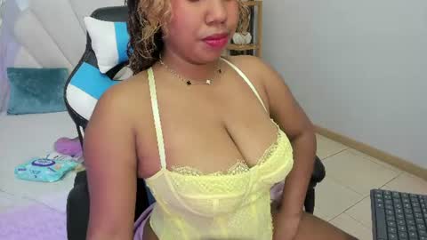 lizzie_williamss online show from June 25, 5:12 am