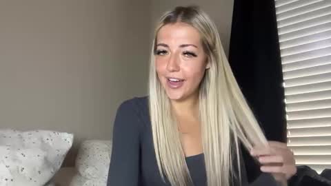 lizzy2bizzy online show from April 1, 7:00 pm