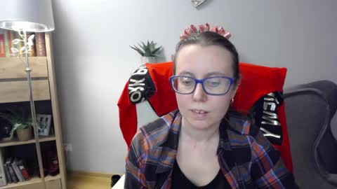 Lizzy online show from April 9, 6:19 am