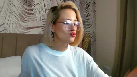 lizzysin online show from April 16, 1:50 am