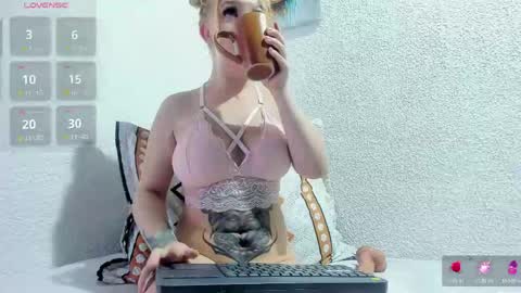 lola_wish online show from May 6, 10:25 pm