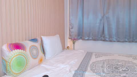 Lola online show from December 18, 3:22 pm