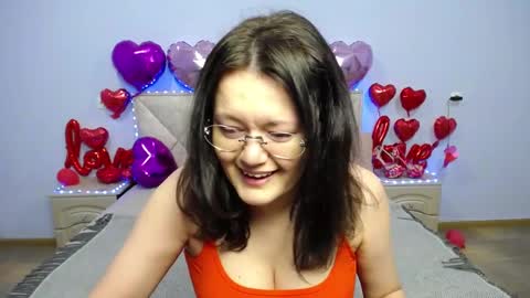 lolahikls online show from March 2, 7:21 am