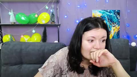 lolahikls online show from January 17, 1:46 pm