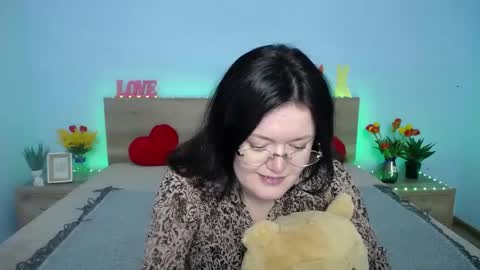 lolahikls online show from March 9, 9:57 am