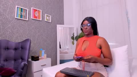 lola online show from September 25, 12:59 pm