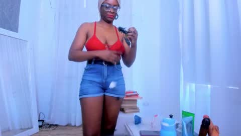 lola online show from November 24, 1:13 pm