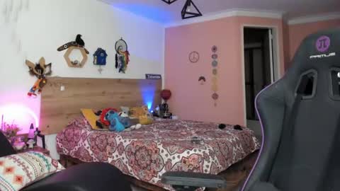 Lola doll online show from July 11, 7:25 pm