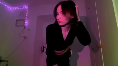 Polly online show from April 18, 7:07 pm