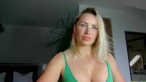 Roxy online show from November 23, 12:51 pm