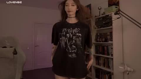 loony_moony online show from June 27, 12:22 pm