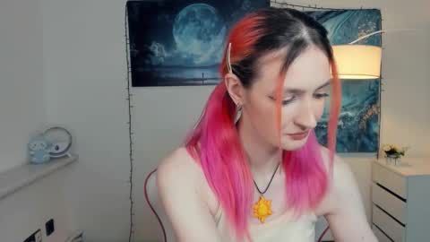 Snapshot of loradimmick chatting on October 22, 10:53 am Lora online show from October 22, 10:53 am