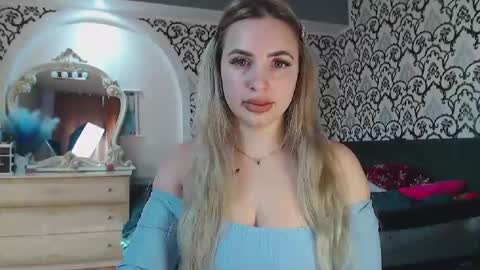 Queen LoraSinClare online show from January 19, 10:22 am