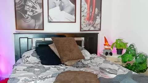 loretahorny online show from March 7, 6:04 pm