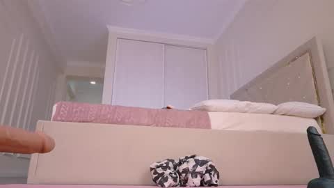 Snapshot of lori_leen chatting on September 10, 6:57 am Leyla  online show from September 10, 6:57 am