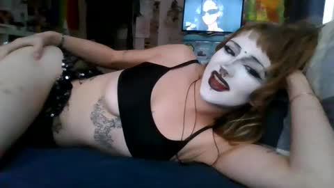 Snapshot of lov3lypixi3 chatting on October 4, 11:42 pm lov3lypixi3 online show from October 4, 11:42 pm