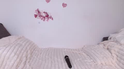 love bella  online show from March 13, 1:07 am