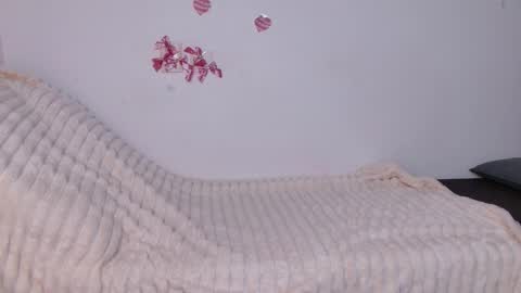 love bella  online show from March 30, 12:10 am