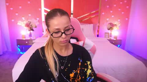 loveedove online show from June 25, 12:40 pm