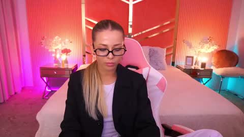 loveedove online show from June 5, 7:03 am