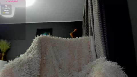 lovelly_sas online show from November 16, 8:31 pm