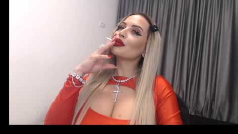 Snapshot of lovelyblondyxxx chatting on February 14, 11:09 pm PrAllinXXXa online show from February 14, 11:09 pm