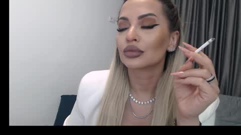 Snapshot of lovelyblondyxxx chatting on March 7, 12:37 am PrAllinXXXa online show from March 7, 12:37 am