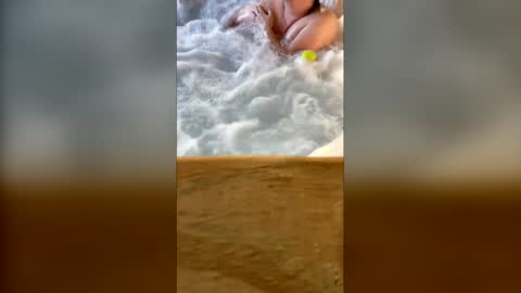 lovelyladyflaccid online show from April 15, 10:10 pm