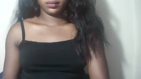 lovelylarra online show from March 29, 8:46 am