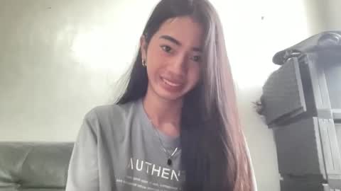 lovelyours_kishia online show from April 15, 1:28 am