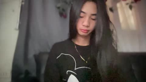 lovelyours_kishia online show from April 16, 2:45 am