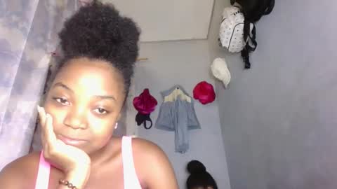 lovemarie08 online show from April 15, 11:11 am